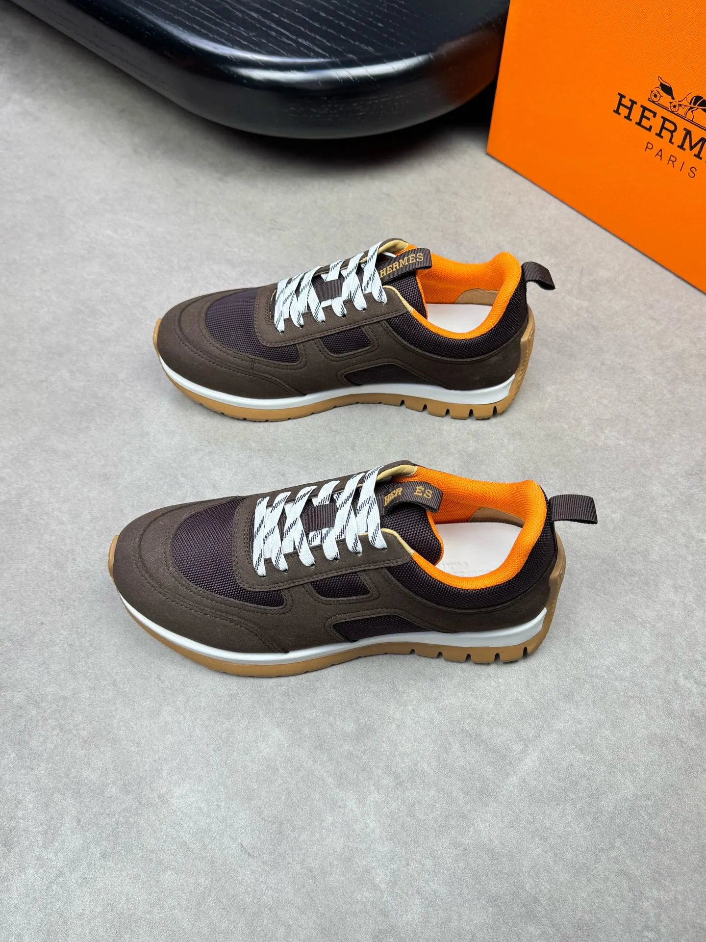 [HERMES] Hermès men's shoes 💰680💰 - high-end quality original items 🔍🔍🔍 casual sports shoes - upper: 🔝 suede environmentally friendly leather, brand high mercerized canvas body with forged ´H´ totem, tongue webbing injection molded brand logo - lining: brand canvas, foot pads; water-dyed cowhide -Outsole: ultra-light T men's shoes 💰U foam; two-color molded outsole -Ultra-high quality control, fine workmanship: highlighted (high-end, extravagance, grade) -Size: 39-44 (38, 45, can be customized)